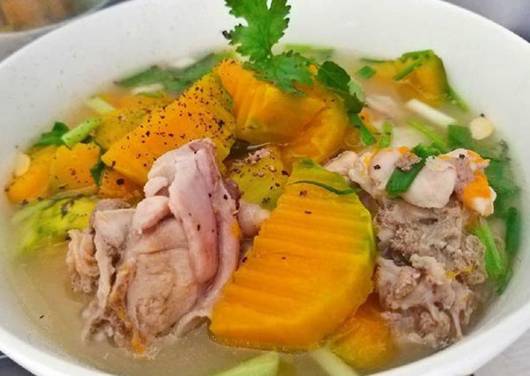 Nấu canh bí đỏ 