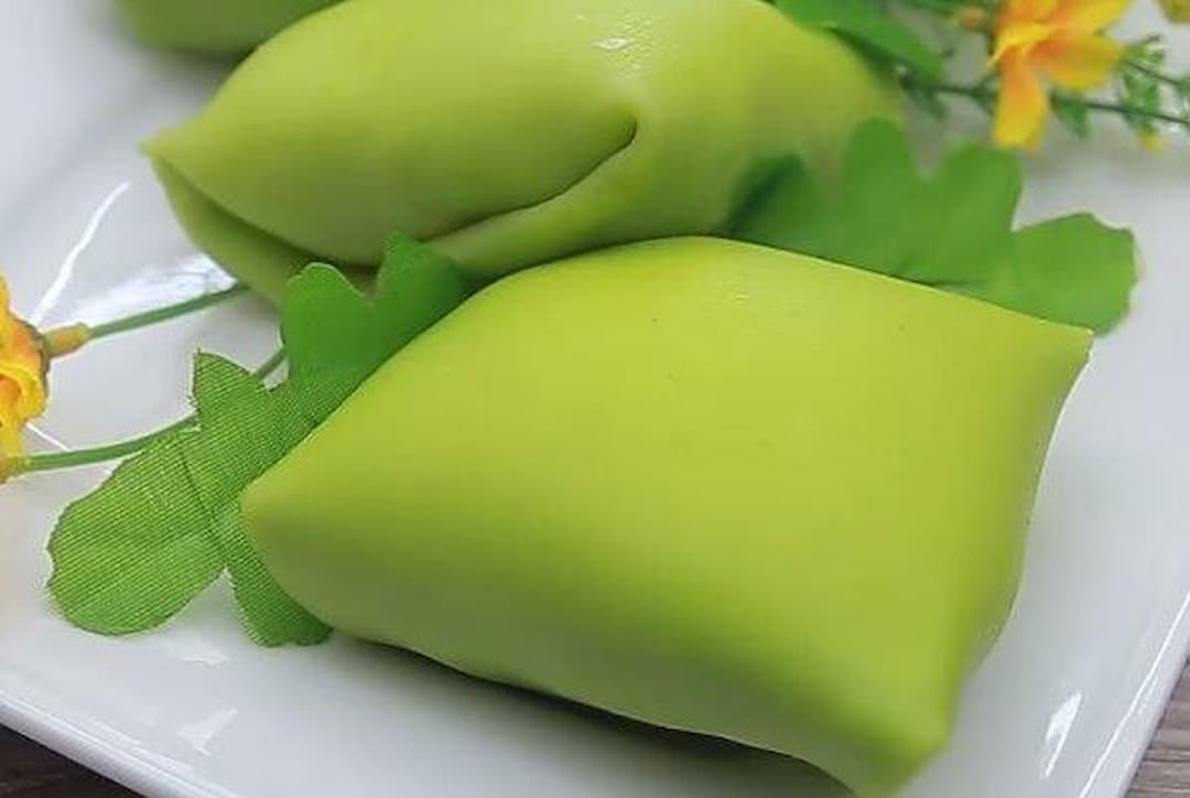 Bánh crepe sầu riêng vị lá dứa