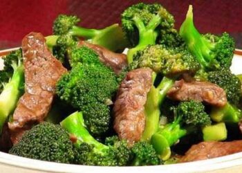 Súp lơ xanh xào thịt bò