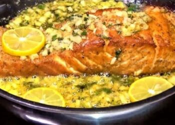 Cá hồi áp chảo sốt bơ