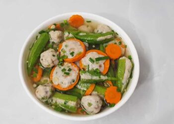 3 cách nấu canh đậu bắp nấu chua, nấu ngọt đơn giản thơm ngon