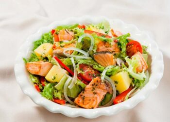 Salad cá hồi
